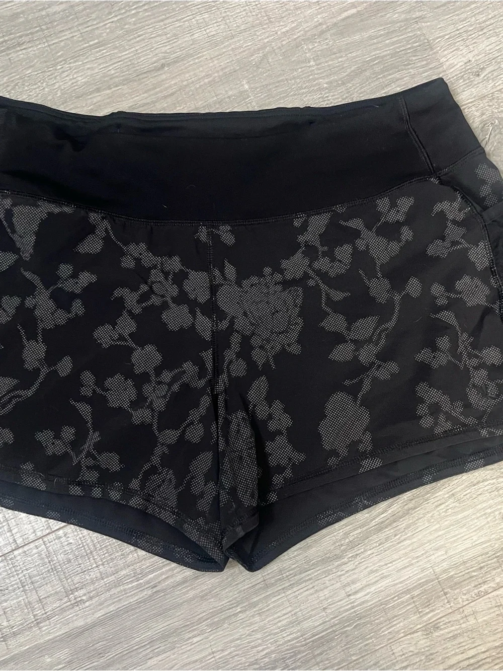 EUC Women's Black Floral Performance Shorts